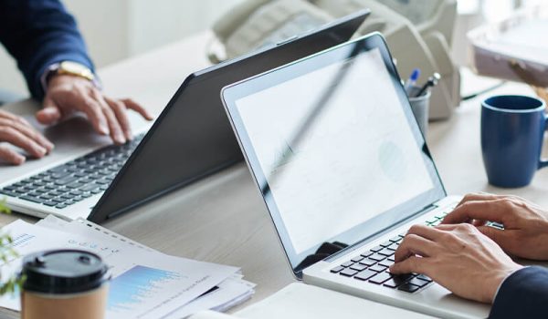 side-view-cropped-unrecognizable-business-people-working-common-desk (1) (1)